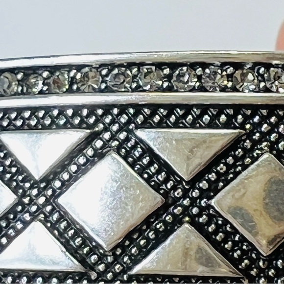 HOUSE OF HARLOW SILVER OXIDIZED BANGLE BRACELET PAVÉ CRYSTALS NWT - Picture 5 of 7